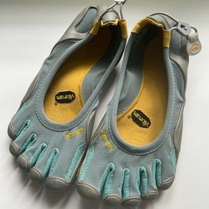 EUC women’s Vibram slip on worn 3x